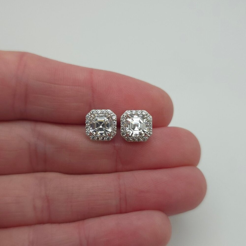 Sterling Silver Well Cut Cubic Zirconia Stud Earrings A267 - Picture 1 of 8